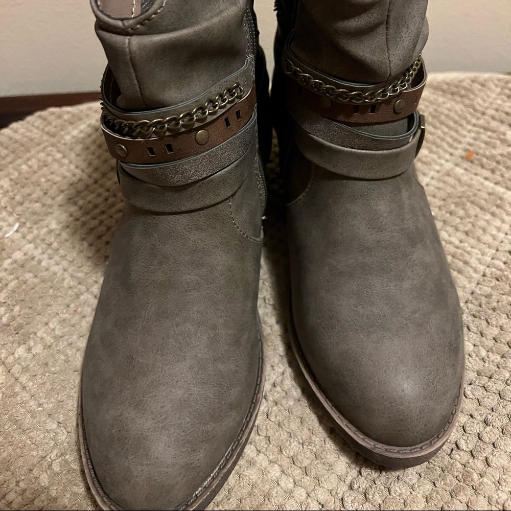Women boots new no box available